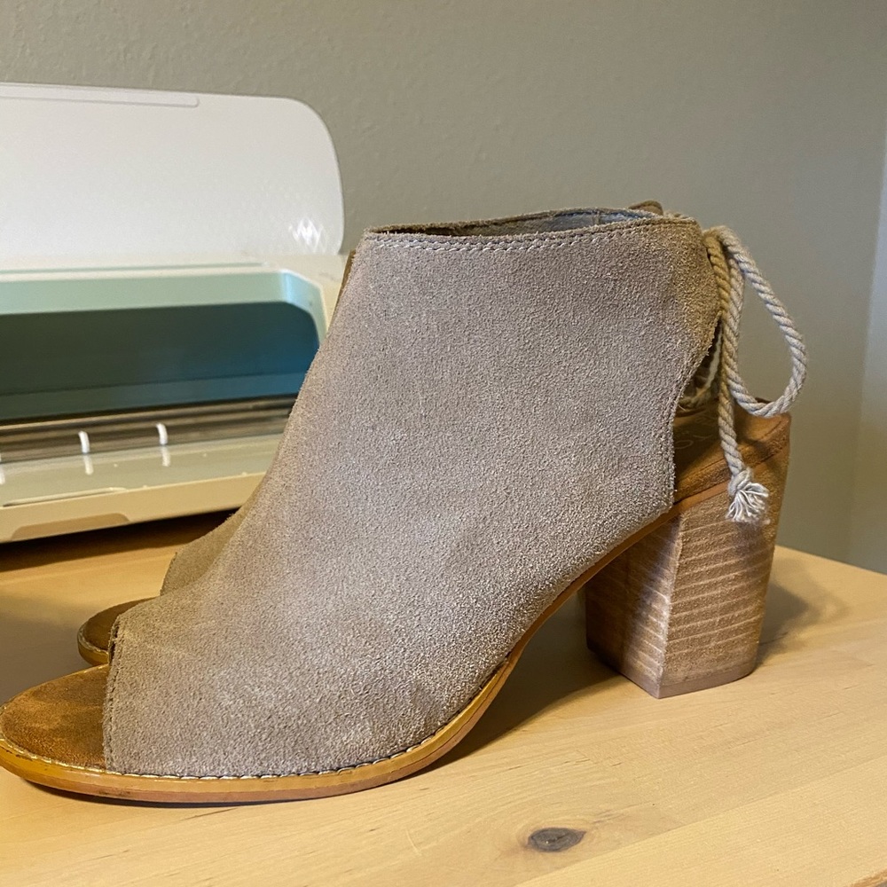 TOMS - Tan Elba Suede Block Heels